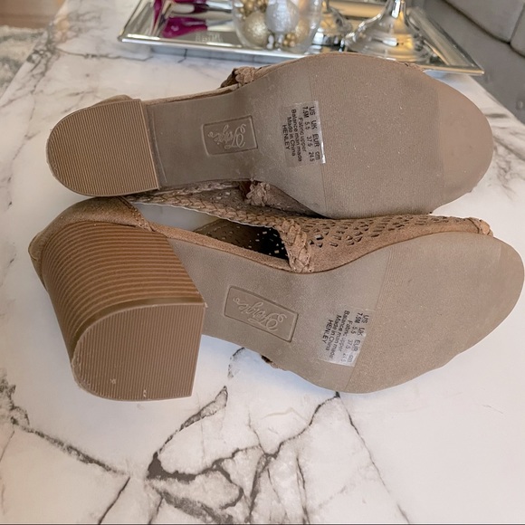 Fergie Peep Toe Block Heels - Picture 12 of 12